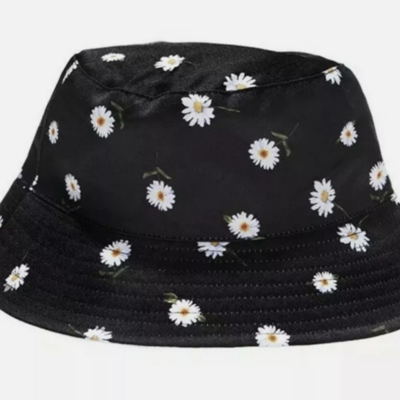 Alice + Olivia duffle bag and bucket hat main image 12